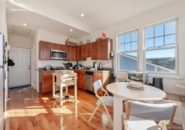 Photo 4 of House for sale at 14 Arizona Ave, Long Beach, NY 11561 | MLS# 1066650 | Listing updated on 2026-10-30