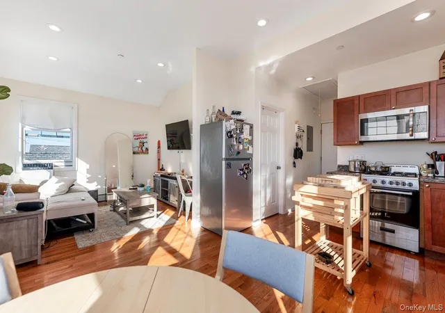 Photo 3 of House for sale at 14 Arizona Ave, Long Beach, NY 11561 | MLS# 1066650 | Listing updated on 2026-10-30