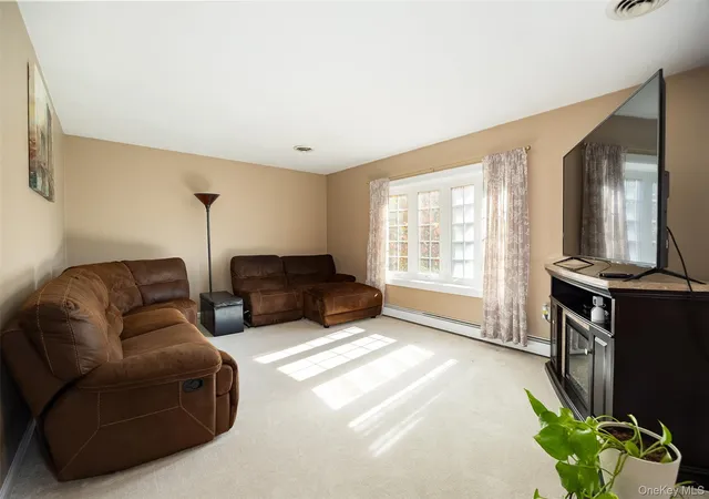 Photo 4 of Single family home for sale at 101 Crum Elbow Rd, Hyde Park, NY 12538 | MLS# 1066666 | Listing updated on 2026-10-28