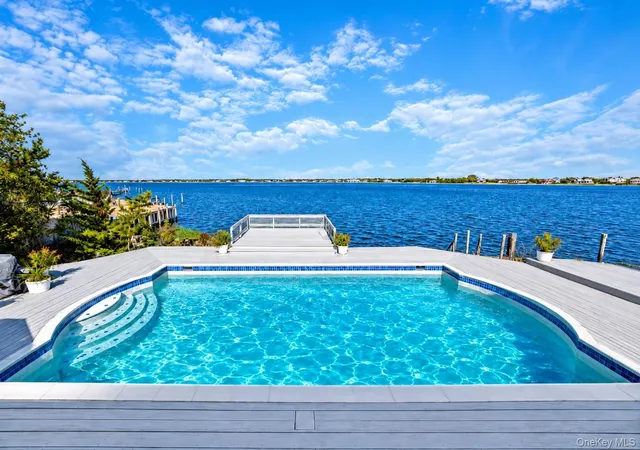 Photo 2 of Single family home for sale at 330 Dune Rd, Southampton, NY 11978 | MLS# 1066708 | Listing updated on 2026-10-28