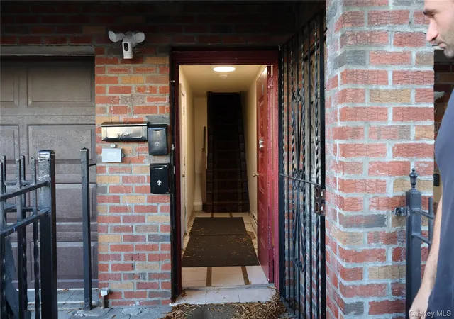 Photo 2 of House for sale at 858 Morris Park Ave, New York, NY 10462 | MLS# 1066709 | Listing updated on 2026-10-28