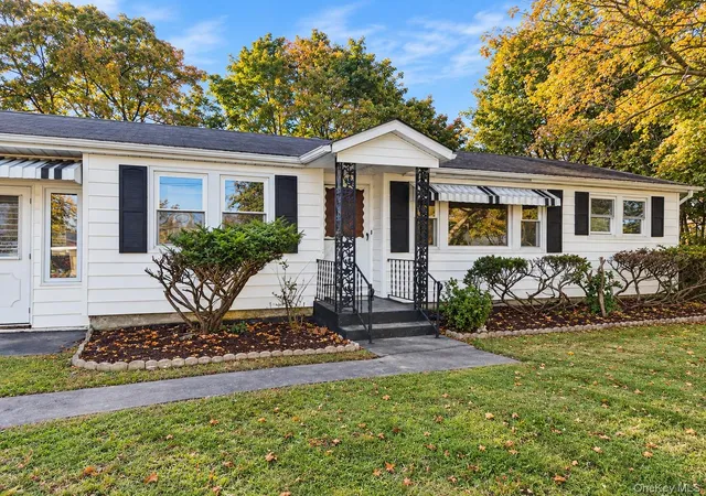 Photo 1 of Single family home for sale at 7 Kearney Dr, New Windsor, NY 12553 | MLS# 1066720 | Listing updated on 2026-10-30