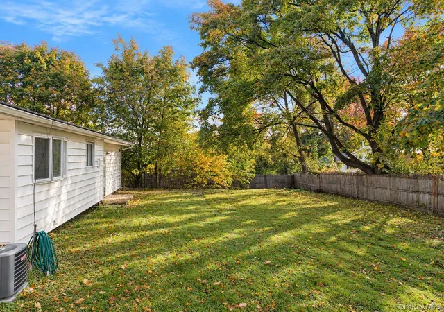 Photo 3 of Single family home for sale at 7 Kearney Dr, New Windsor, NY 12553 | MLS# 1066720 | Listing updated on 2026-10-30