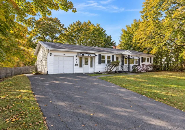 Photo 4 of Single family home for sale at 7 Kearney Dr, New Windsor, NY 12553 | MLS# 1066720 | Listing updated on 2026-10-30