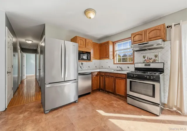 Photo 2 of Single family home for sale at 5 Celtic Dr, Newburgh (town), NY 12589 | MLS# 1066764 | Listing updated on 2026-10-28