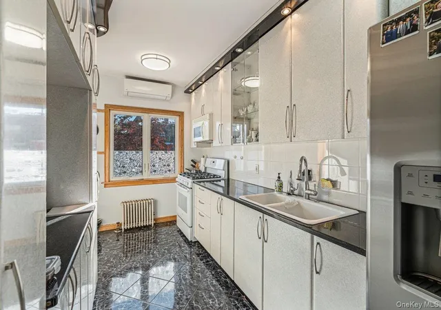 Photo 4 of Single family home for sale at 67-46 Exeter St, New York, NY 11375 | MLS# 1066824 | Listing updated on 2026-10-27