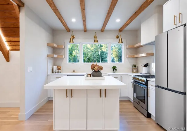 Photo 3 of Single family home for sale at 600 Highwood Rd, Southold, NY 11971 | MLS# 1066839 | Listing updated on 2026-10-29