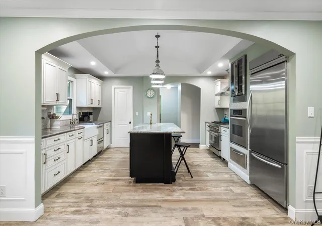 Photo 4 of Single family home for sale at 97 Ledgewood Dr, Smithtown, NY 11787 | MLS# 1066841 | Listing updated on 2026-10-29