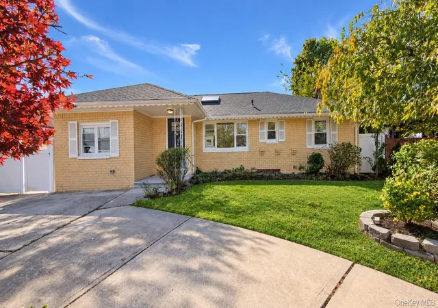 Photo 1 of Single family home for sale at 770 Dean Dr, Hempstead, NY 11510 | MLS# 1066851 | Listing updated on 2026-10-27
