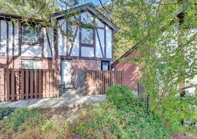 Condo for sale at 425 Clubhouse Ct, Brookhaven, NY 11727 | MLS# 1066860