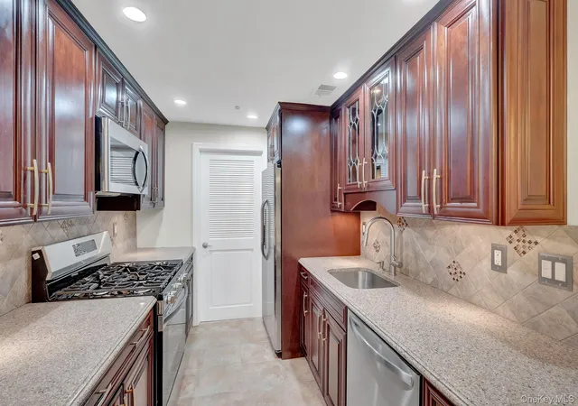 Photo 2 of Condo for sale at 425 Clubhouse Ct, Brookhaven, NY 11727 | MLS# 1066860 | Listing updated on 2026-10-27