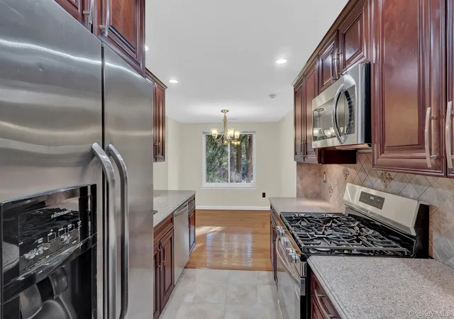Photo 3 of Condo for sale at 425 Clubhouse Ct, Brookhaven, NY 11727 | MLS# 1066860 | Listing updated on 2026-10-27