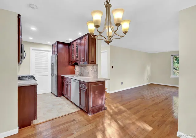 Photo 4 of Condo for sale at 425 Clubhouse Ct, Brookhaven, NY 11727 | MLS# 1066860 | Listing updated on 2026-10-27