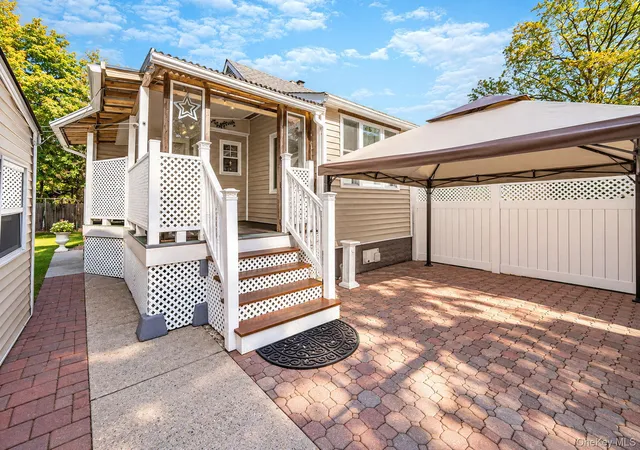 Photo 3 of Single family home for sale at 220 Holbrook Ave, Brookhaven, NY 11779 | MLS# 1066885 | Listing updated on 2026-10-27