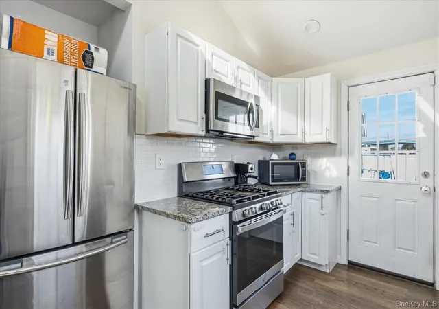 Photo 3 of Single family home for sale at 21 Birs Ave, Babylon, NY 11757 | MLS# 1066888 | Listing updated on 2026-10-27