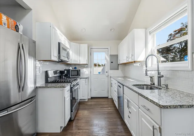 Photo 4 of Single family home for sale at 21 Birs Ave, Babylon, NY 11757 | MLS# 1066888 | Listing updated on 2026-10-27