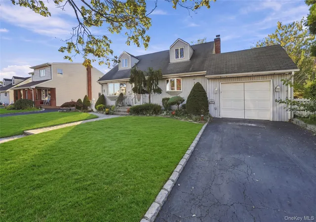 Photo 2 of Single family home for sale at 532 Morris Dr, Hempstead, NY 11580 | MLS# 1066925 | Listing updated on 2026-10-29