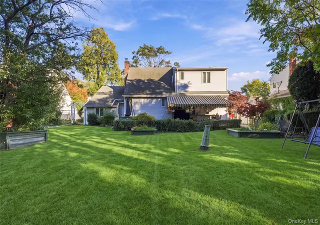 Photo 4 of Single family home for sale at 532 Morris Dr, Hempstead, NY 11580 | MLS# 1066925 | Listing updated on 2026-10-29