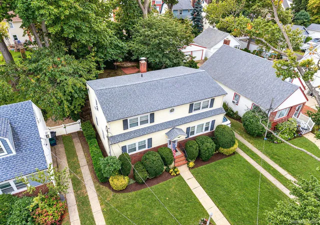 Photo 3 of Single family home for sale at 129 Charles St, Hempstead, NY 11563 | MLS# 1066966 | Listing updated on 2026-10-27