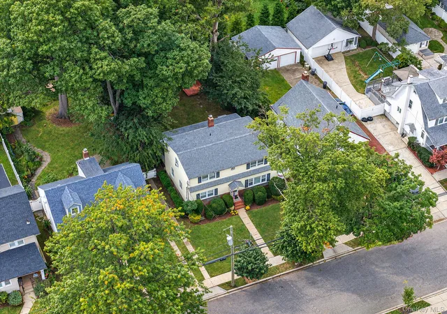 Photo 4 of Single family home for sale at 129 Charles St, Hempstead, NY 11563 | MLS# 1066966 | Listing updated on 2026-10-27