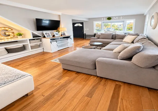 Photo 4 of Single family home for sale at 3895 South St, Hempstead, NY 11783 | MLS# 1066984 | Listing updated on 2026-10-28