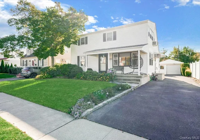 Photo 2 of Single family home for sale at 17 Arnold St, Oyster Bay, NY 11801 | MLS# 1066994 | Listing updated on 2026-10-29