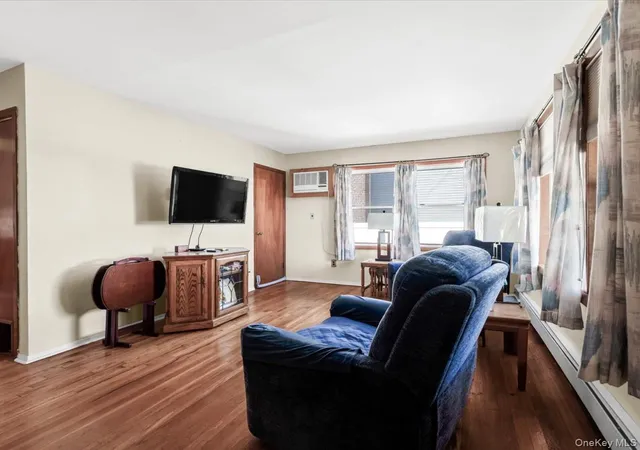 Photo 3 of Single family home for sale at 17 Arnold St, Oyster Bay, NY 11801 | MLS# 1066994 | Listing updated on 2026-10-29
