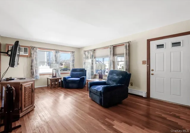 Photo 3 of Single family home for sale at 17 Arnold St, Oyster Bay, NY 11801 | MLS# 1066994 | Listing updated on 2026-10-29