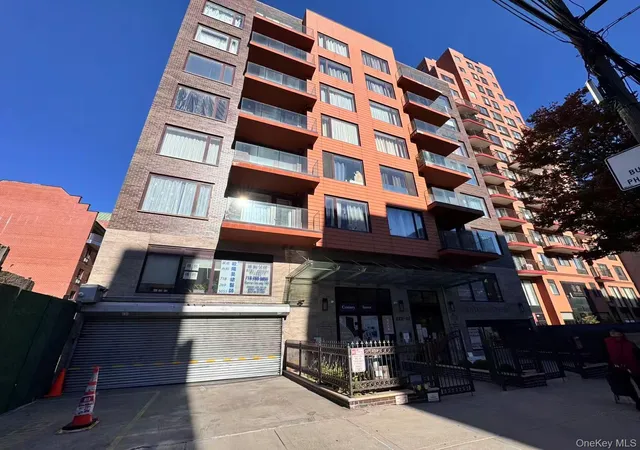 Condo for sale at 13227 41st Road #6C, New York, NY 11355 | MLS# 1067020
