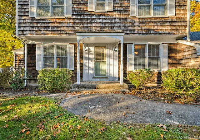Photo 4 of Single family home for sale at 3 Fairway Dr, Brookhaven, NY 11953 | MLS# 1067022 | Listing updated on 2026-10-29