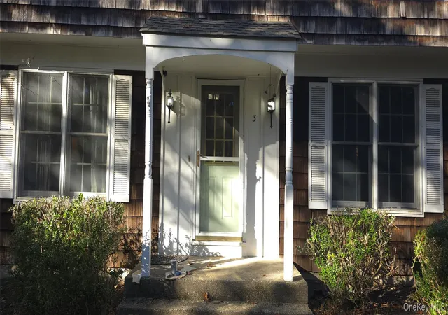 Photo 3 of Single family home for sale at 3 Fairway Dr, Brookhaven, NY 11953 | MLS# 1067022 | Listing updated on 2026-10-29