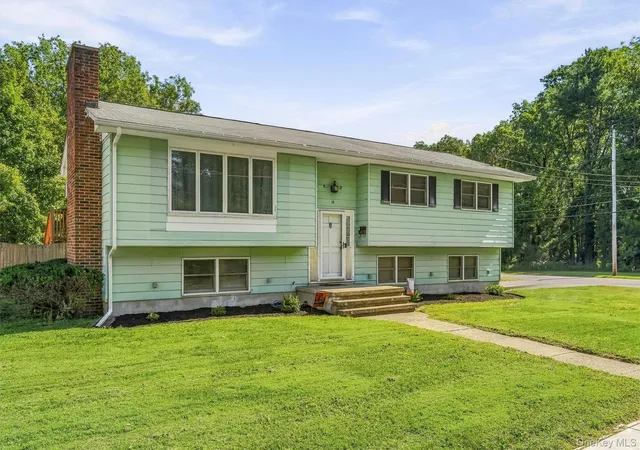 Photo 2 of Single family home for sale at 16 New St, Port Jervis, NY 12771 | MLS# 1067028 | Listing updated on 2026-10-28