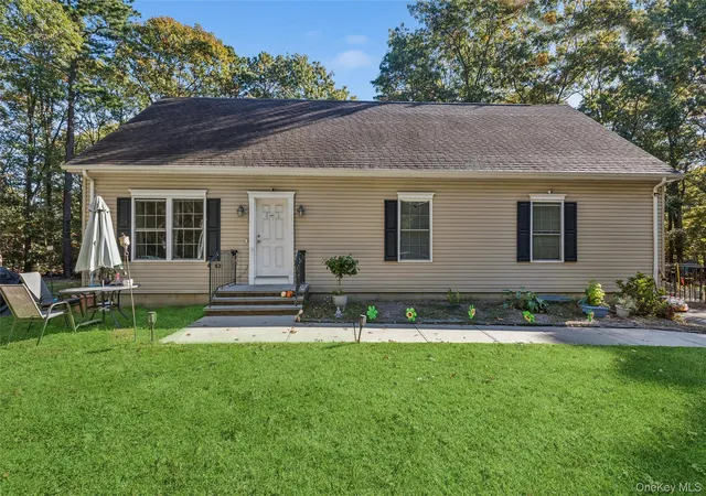 Photo 1 of Single family home for sale at 164 Wading River Rd, Brookhaven, NY 11934 | MLS# 1067029 | Listing updated on 2026-10-29
