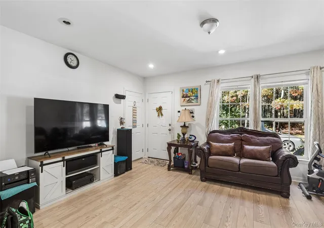Photo 2 of Single family home for sale at 164 Wading River Rd, Brookhaven, NY 11934 | MLS# 1067029 | Listing updated on 2026-10-29