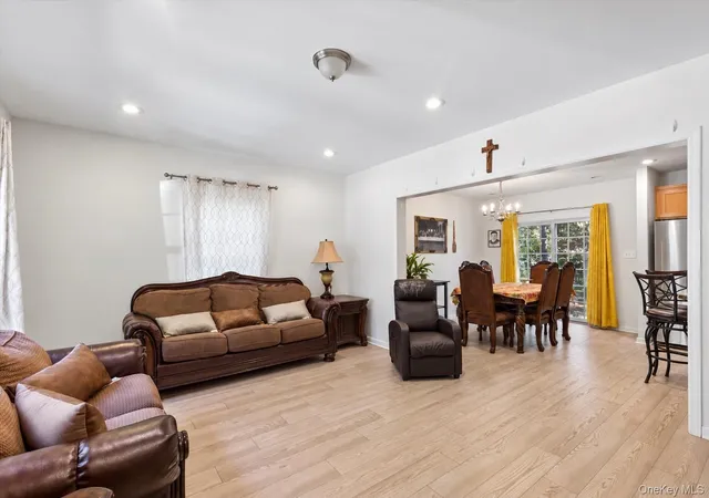 Photo 1 of Single family home for sale at 164 Wading River Rd, Brookhaven, NY 11934 | MLS# 1067029 | Listing updated on 2026-10-29
