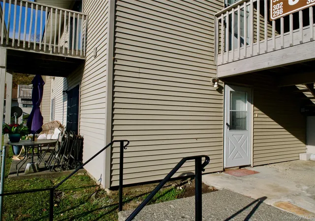 Listing Photo 2 - Condo for sale in building located at 298 Concord Ln, Middletown, NY 10940 - Unit #Building 6