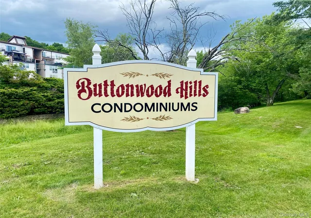 Listing Photo 1 - Condo for sale in building located at 298 Concord Ln, Middletown, NY 10940 - Unit #Building 6