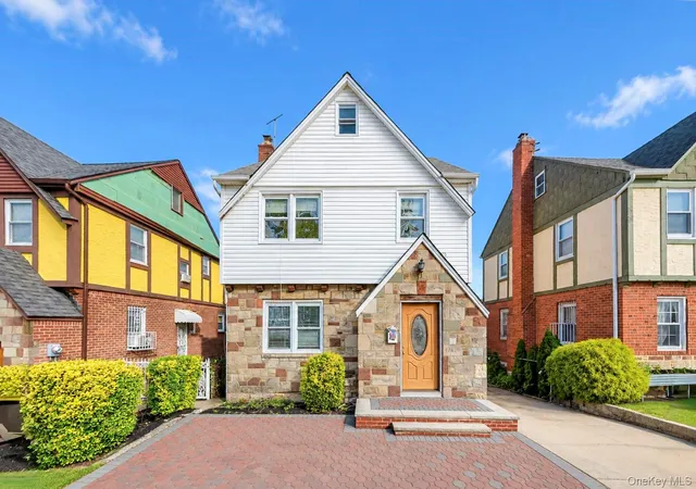 Photo 1 of Single family home for sale at 17621 132nd Avenue, New York, NY 11434 | MLS# 1067064 | Listing updated on 2026-10-29