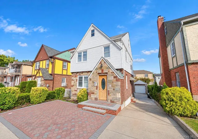 Photo 2 of Single family home for sale at 17621 132nd Avenue, New York, NY 11434 | MLS# 1067064 | Listing updated on 2026-10-29