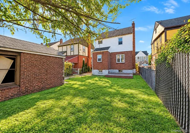 Photo 4 of Single family home for sale at 17621 132nd Avenue, New York, NY 11434 | MLS# 1067064 | Listing updated on 2026-10-29