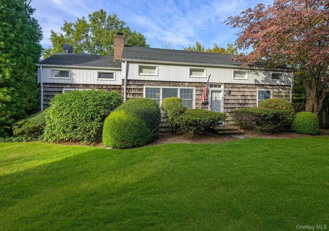 Photo 1 of Single family home for sale at 59 Leland Ln, Southampton, NY 11968 | MLS# 1067075 | Listing updated on 2026-10-28