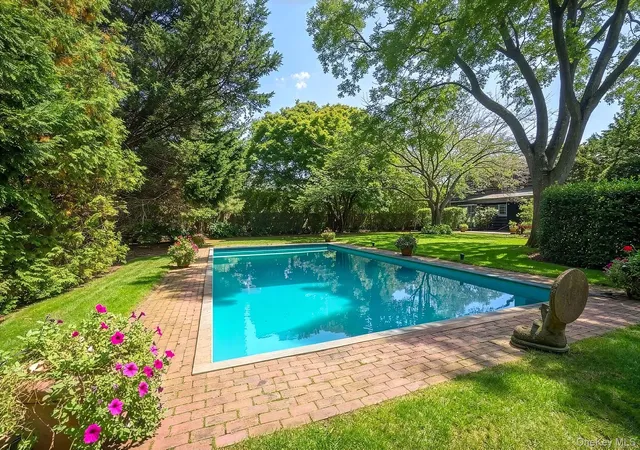 Photo 2 of Single family home for sale at 59 Leland Ln, Southampton, NY 11968 | MLS# 1067075 | Listing updated on 2026-10-28