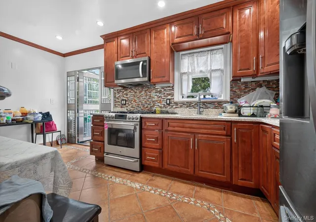 Photo 2 of Single family home for sale at 66 Sprague Dr, Hempstead, NY 11580 | MLS# 1067079 | Listing updated on 2026-10-28