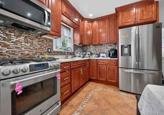 Photo 3 of Single family home for sale at 66 Sprague Dr, Hempstead, NY 11580 | MLS# 1067079 | Listing updated on 2026-10-28