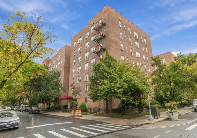Condo for sale at 33-45 92nd Street #6K, New York, NY 11372 | MLS# 1067172