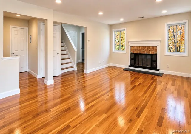 Photo 4 of Condo for sale at 34 Redwood Dr, Woodbury, NY 10930 | MLS# 1067225 | Listing updated on 2026-10-28