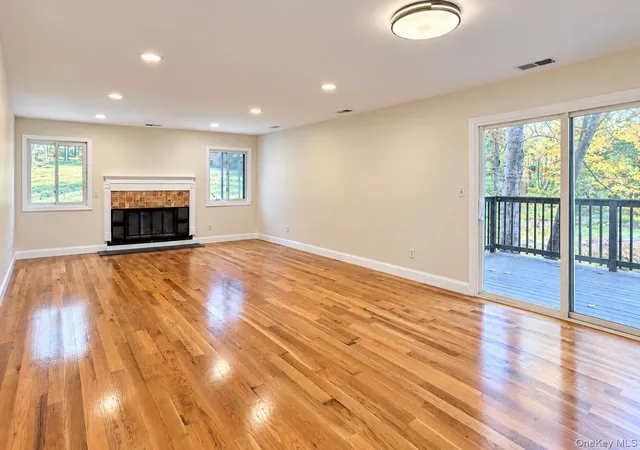 Photo 3 of Condo for sale at 34 Redwood Dr, Woodbury, NY 10930 | MLS# 1067225 | Listing updated on 2026-10-28