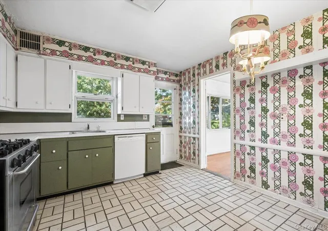 Photo 4 of Single family home for sale at 14 Tall Trees Rd, New Rochelle, NY 10804 | MLS# 1067257 | Listing updated on 2026-10-28
