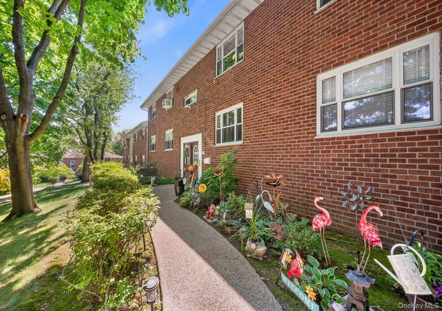 Photo 2 of Condo for sale at 4 Dehaven #1D, Yonkers, NY 10703 | MLS# 1067266 | Listing updated on 2026-10-28