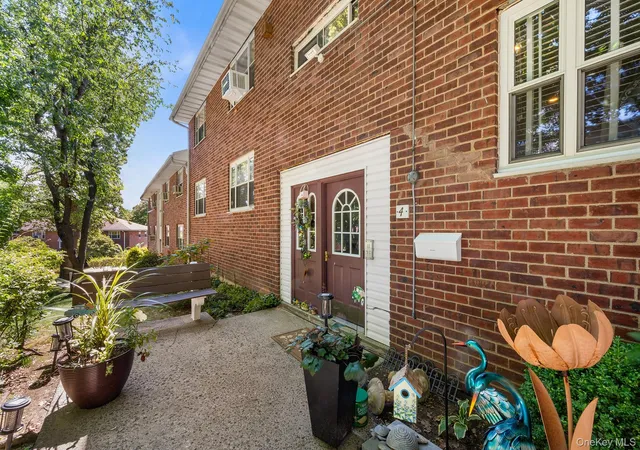 Photo 3 of Condo for sale at 4 Dehaven #1D, Yonkers, NY 10703 | MLS# 1067266 | Listing updated on 2026-10-28